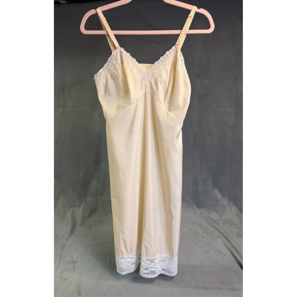 Vtg Montgomery Ward Beige Full  Slip Dress Nylon Blend‎ Babydoll Coquette    4/6